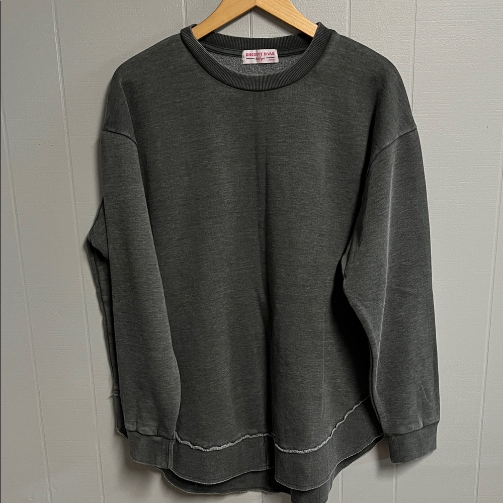 NWOT Discount Divas Sweatshirt XL Black/Gray
